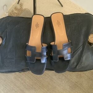 HERMES ORAN WOMENS BLACK LEATHER SANDAL